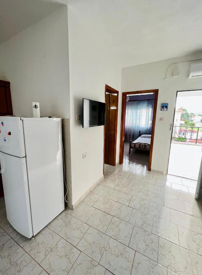 Atlantis Apartments เนอาวรัสนา ภายนอก รูปภาพ