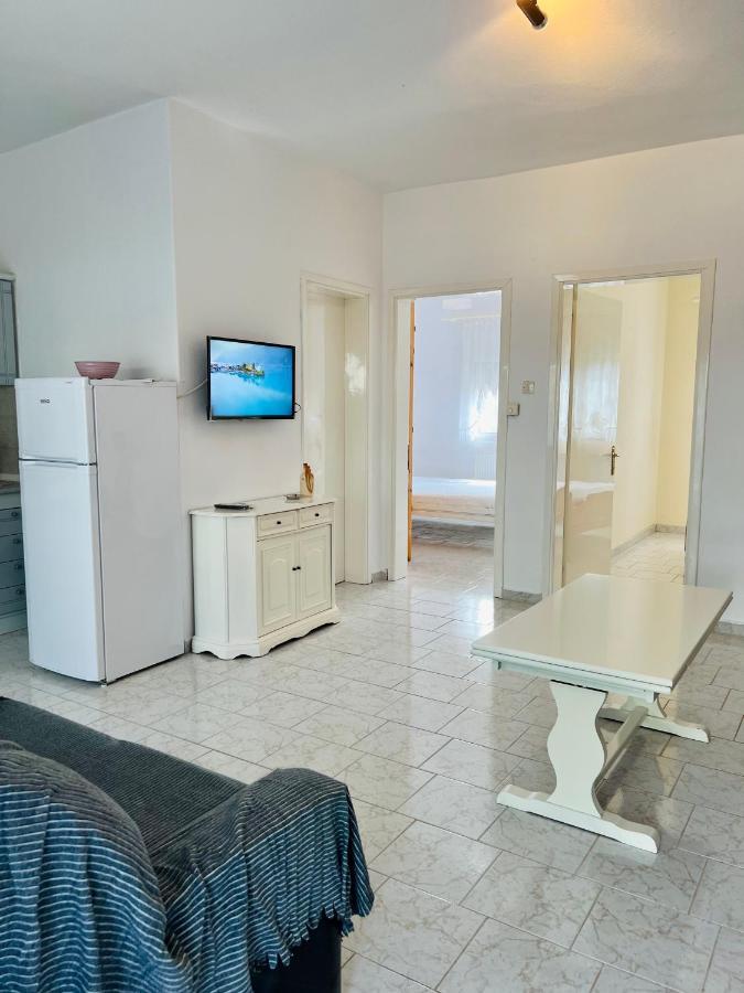 Atlantis Apartments เนอาวรัสนา ภายนอก รูปภาพ