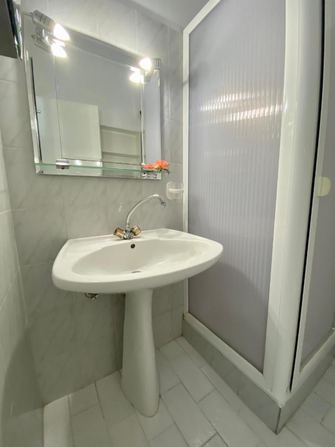 Atlantis Apartments เนอาวรัสนา ภายนอก รูปภาพ