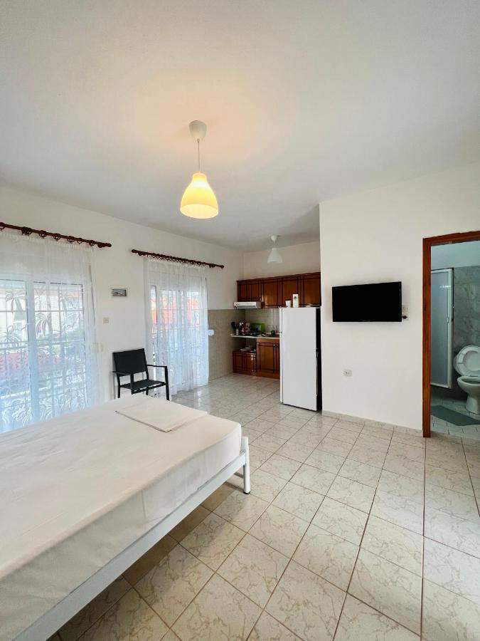 Atlantis Apartments เนอาวรัสนา ภายนอก รูปภาพ